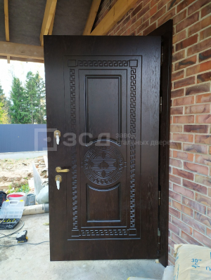 Металлическая дверь с терморазрывом в загородный дом - фото